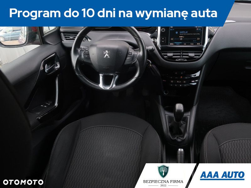Peugeot 208 - 8