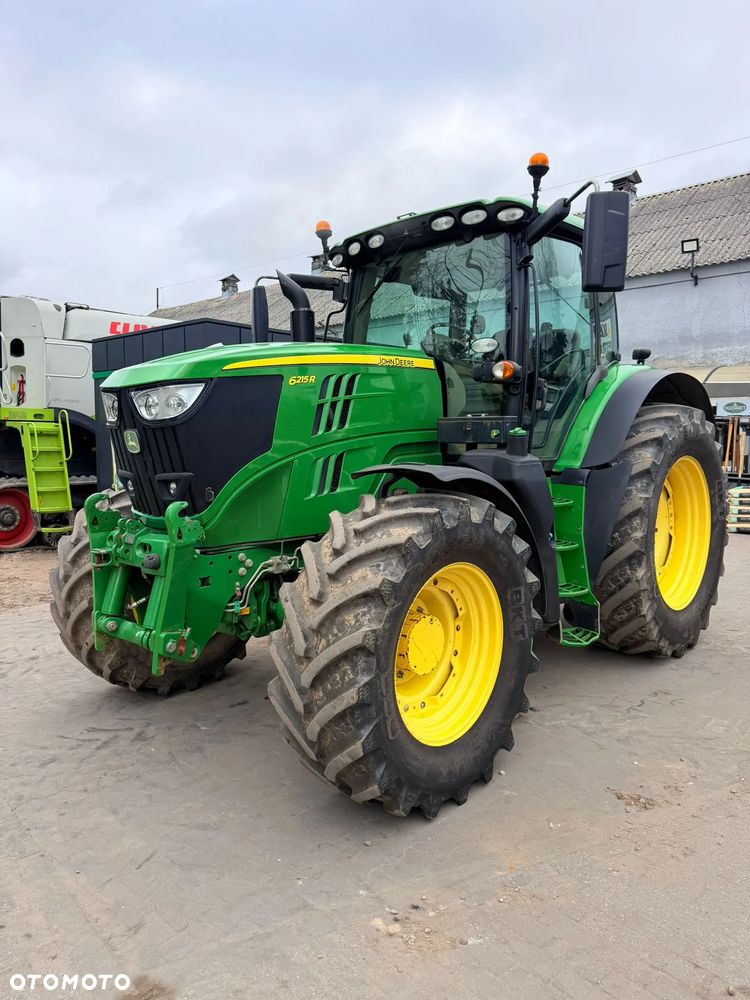 John Deere 6215R - 2