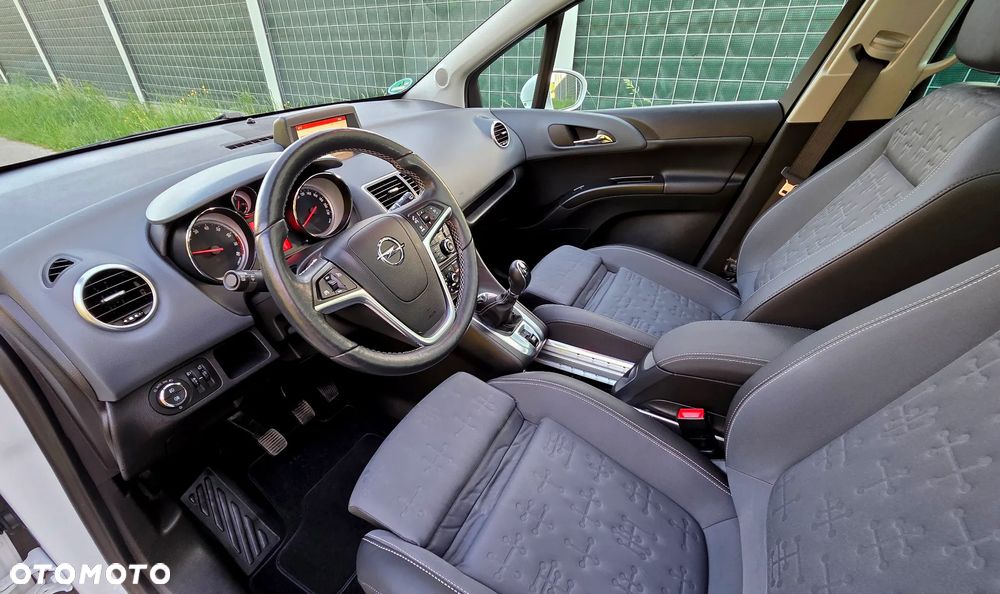 Opel Meriva 1.4 T Essentia S&S - 32