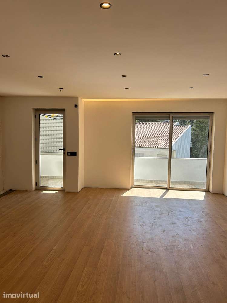 T3+1 Totalmente Renovado e Equipado no Centro de Guimarães - Grande imagem: 3/25