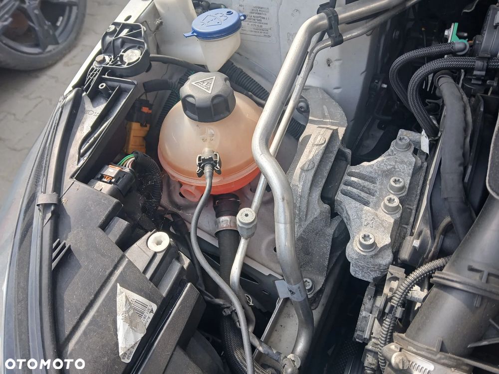 Peugeot 308 1.6 HDi Premium - 12