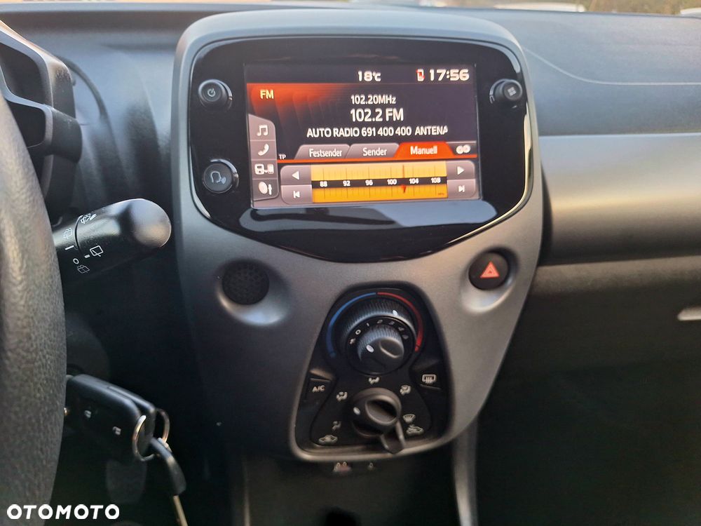 Toyota Aygo x.shift x-play connect - 13