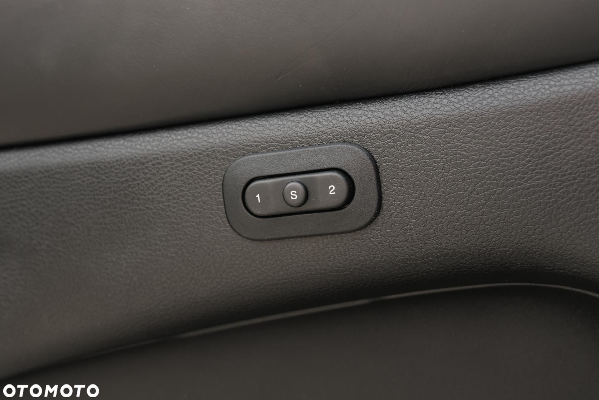 Jeep Grand Cherokee - 29