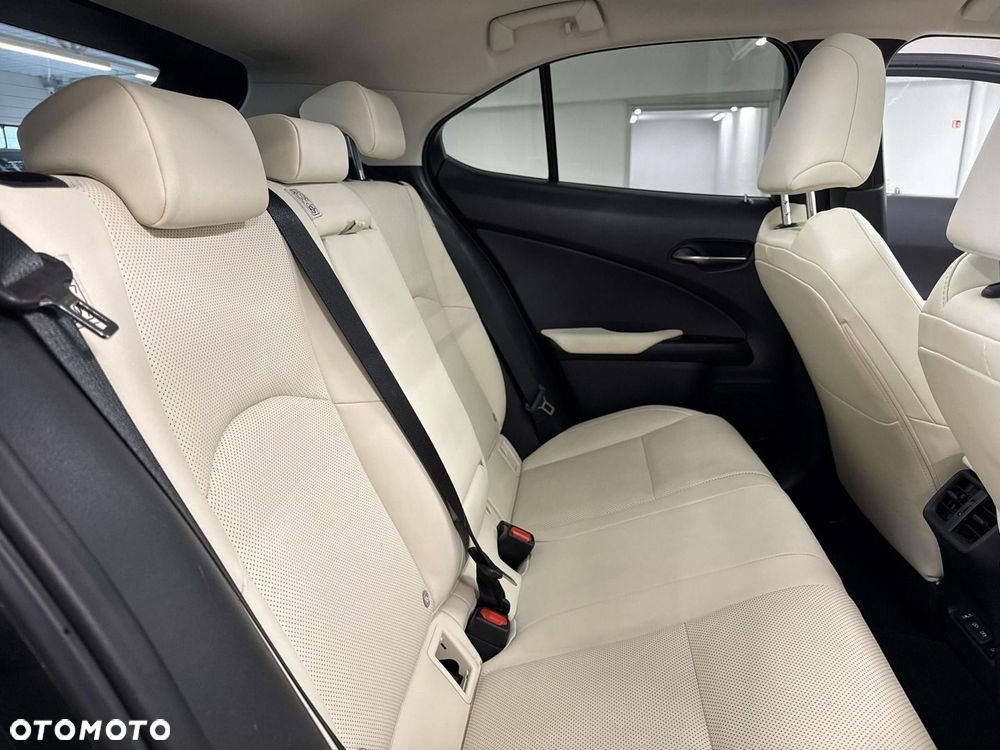 Lexus UX - 15