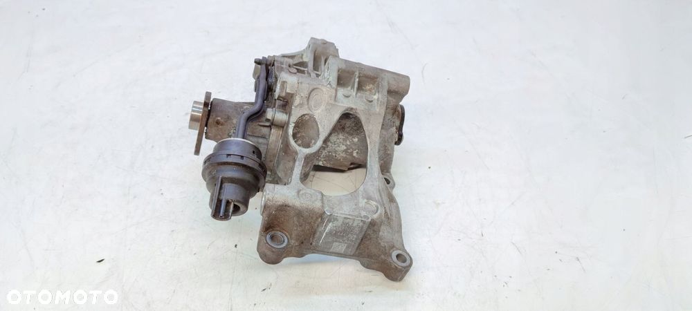 ŁAPA POMPY WODY UCHWYT BMW F36 430I B48B20B 252KM 7644809 - 3