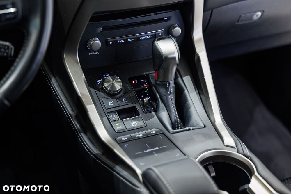 Lexus NX 300h Business Edition AWD - 21