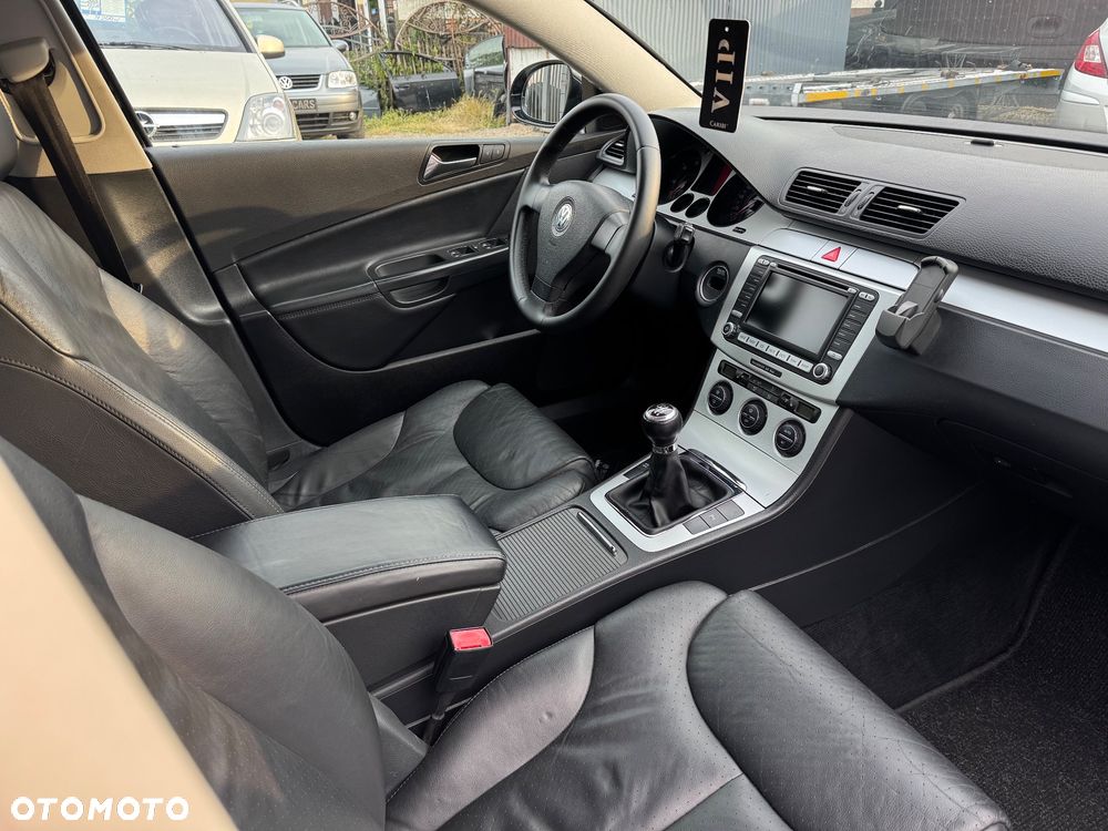 Volkswagen Passat 2.0 TDI DPF 4Motion Highline - 28