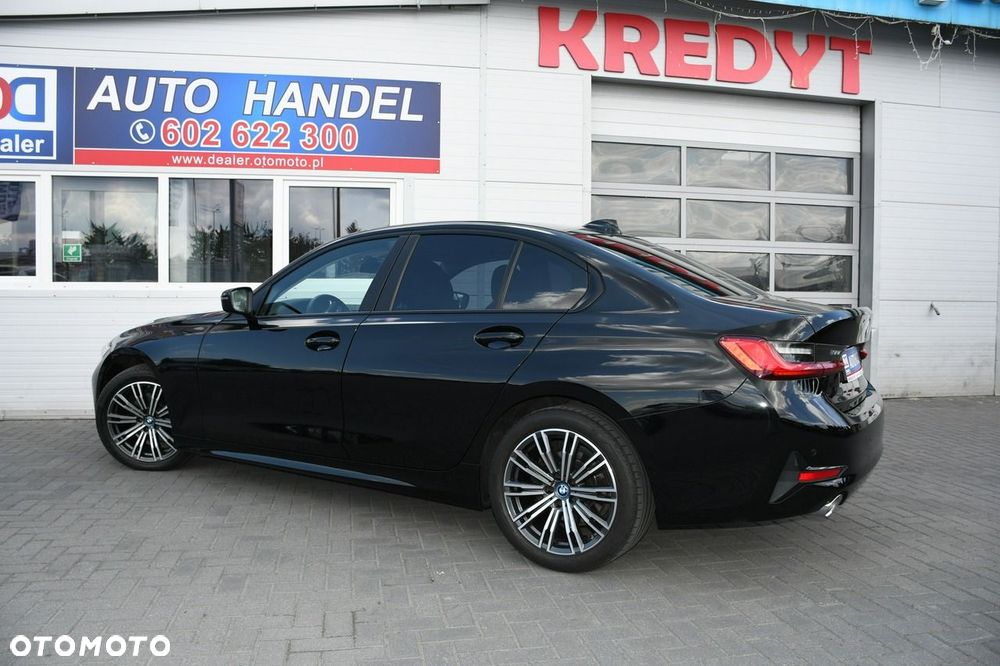 BMW Seria 3 320d mHEV - 18