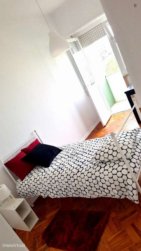 Quarto - localizado em Benfica Lisbon - Grande imagem: 2/7