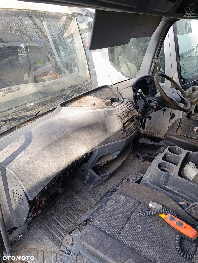 KABINA DZIENNA Anglik MERCEDES ATEGO - 2