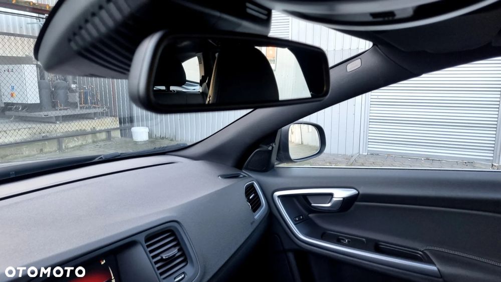 Volvo V60 D4 Momentum - 38