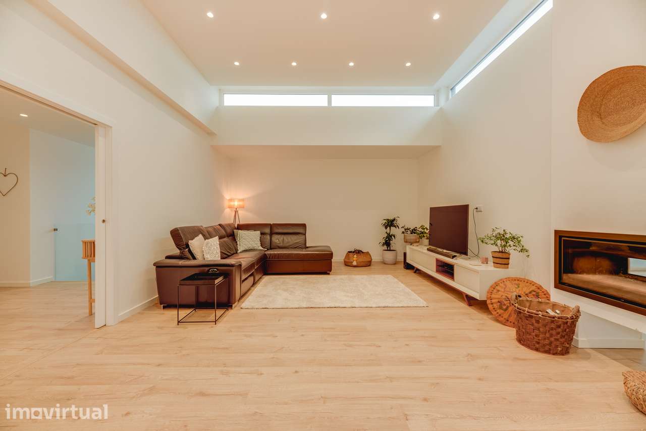MORADIA T5 INDEPENDENTE COM PISCINA E JARDIM – MILHARADO - Grande imagem: 3/58