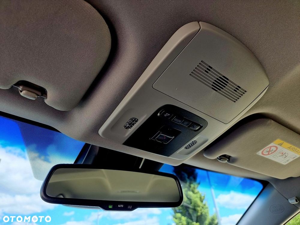 Toyota Camry 2.5 Hybrid Comfort CVT - 12