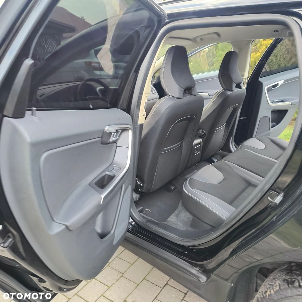 Volvo XC 60 DRIVe R Design - 27