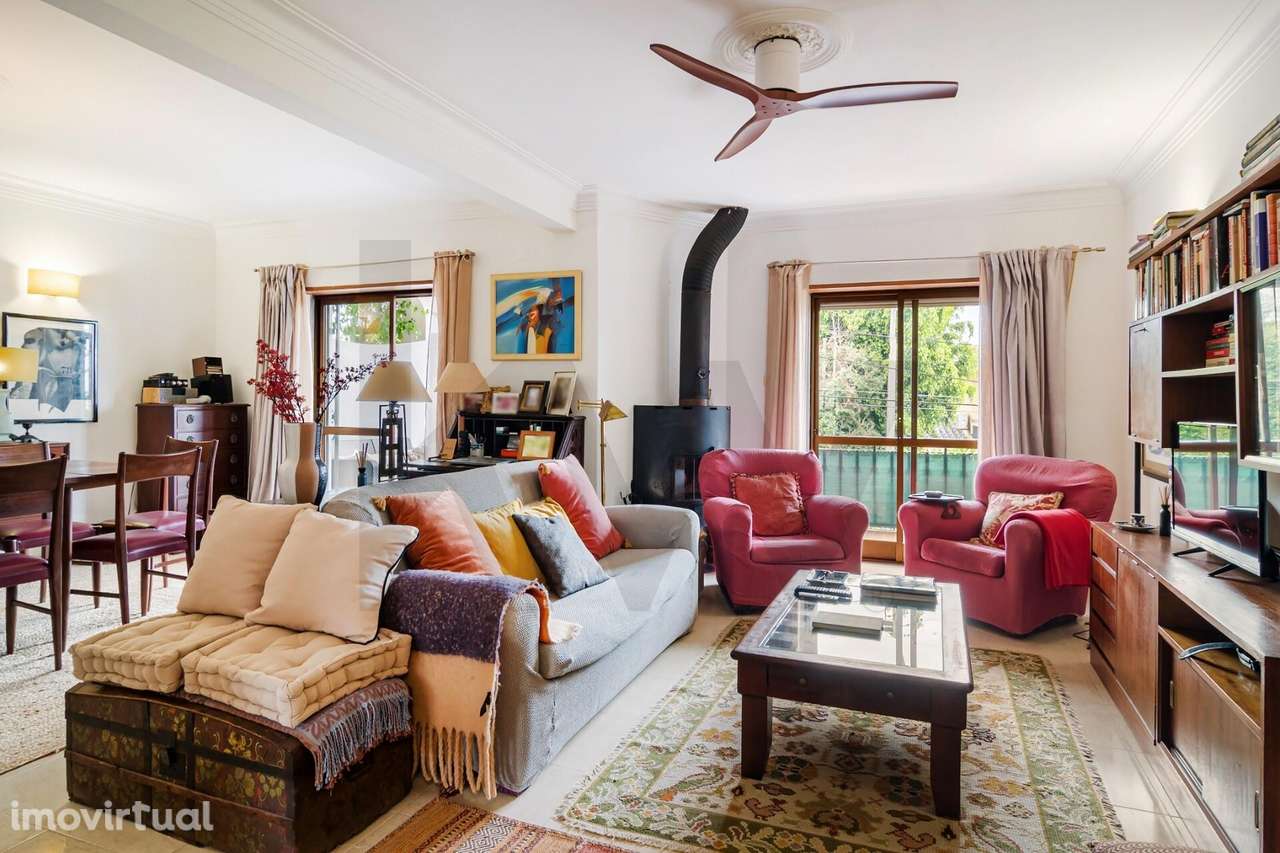 Moradia em Cascais com jardim e piscina e enorme potencial de remodela - Grande imagem: 5/44