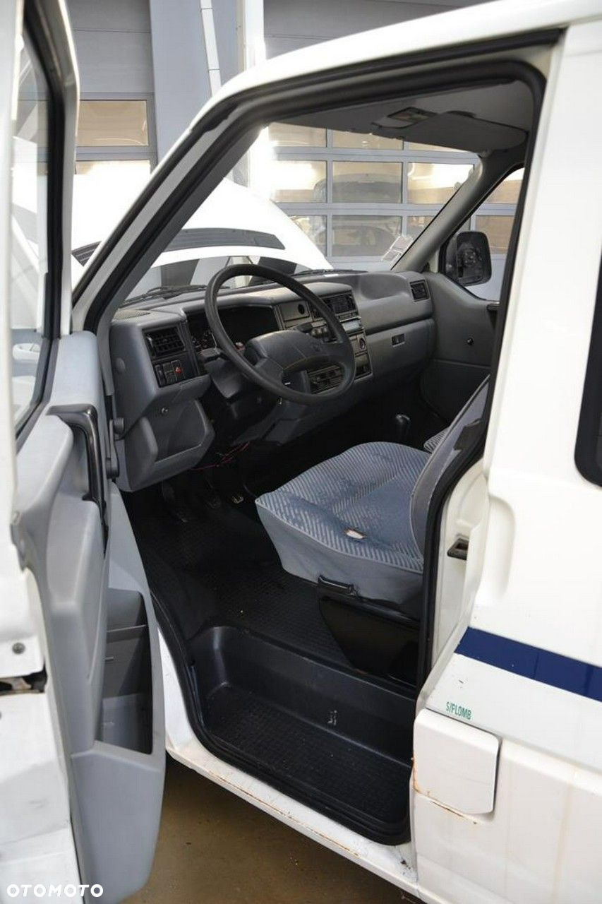 Volkswagen Transporter - 23