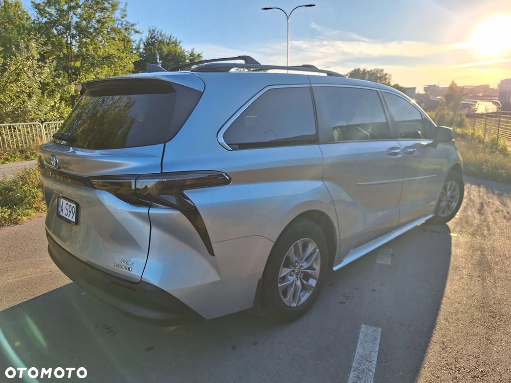 Toyota Sienna - 11