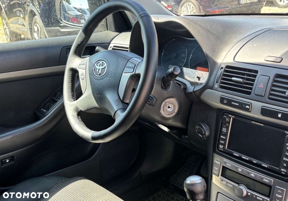 Toyota Avensis - 9