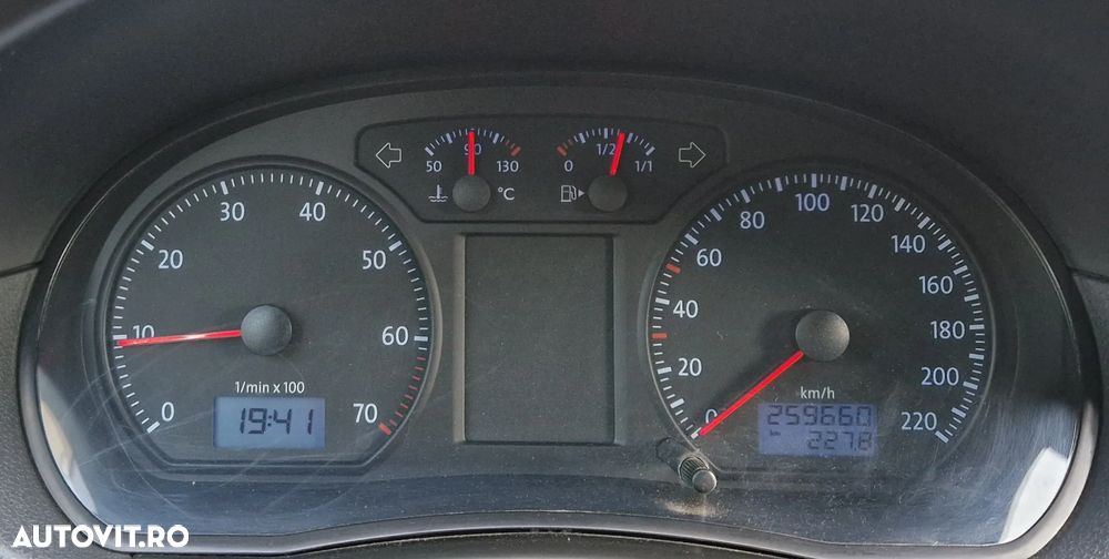 Volkswagen Polo 1.6 Tour - 13