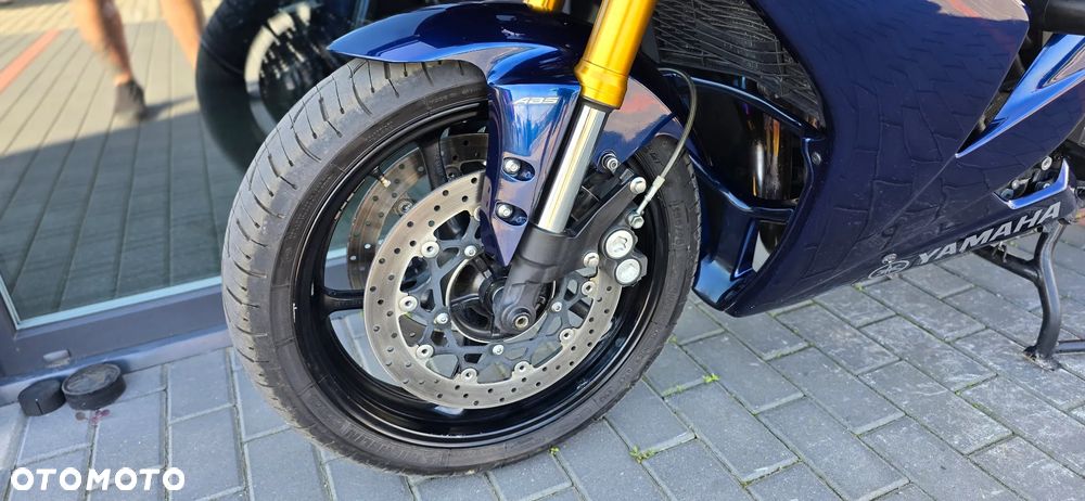 Yamaha FZ - 27