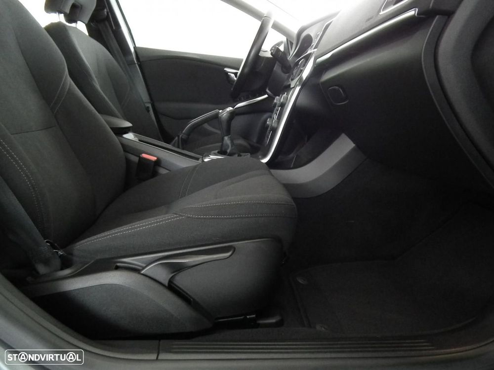 Volvo V40 1.6 D2 Momentum - 16