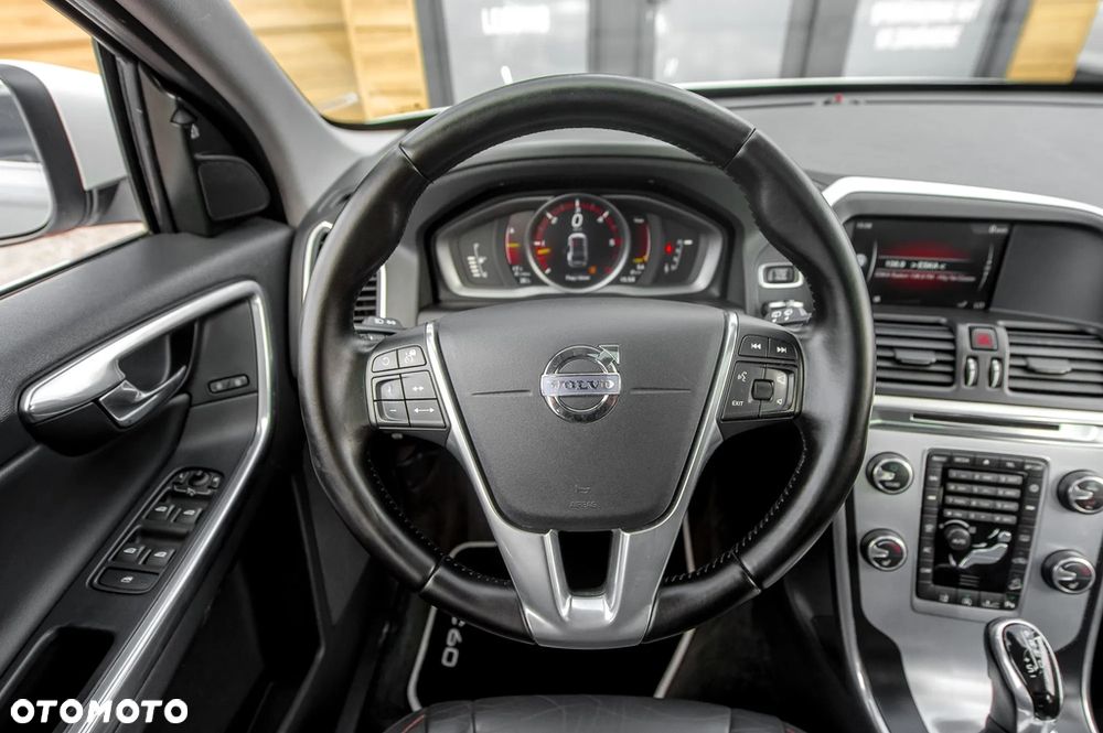 Volvo XC 60 D5 AWD Geartronic Ocean Race - 23