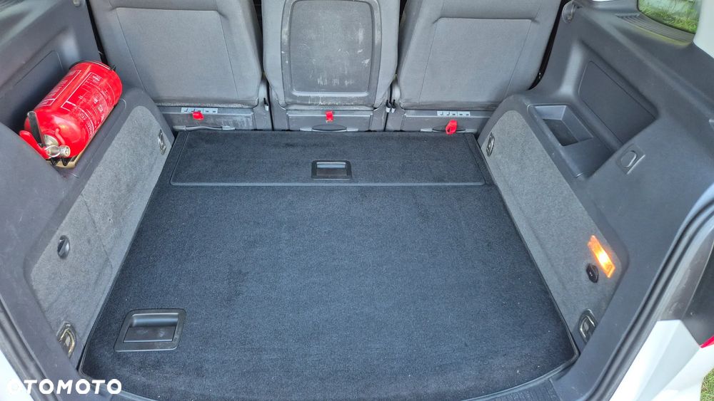 Volkswagen Touran 1.6 TDI DPF BlueMotion Technology DSG Comfortline - 24