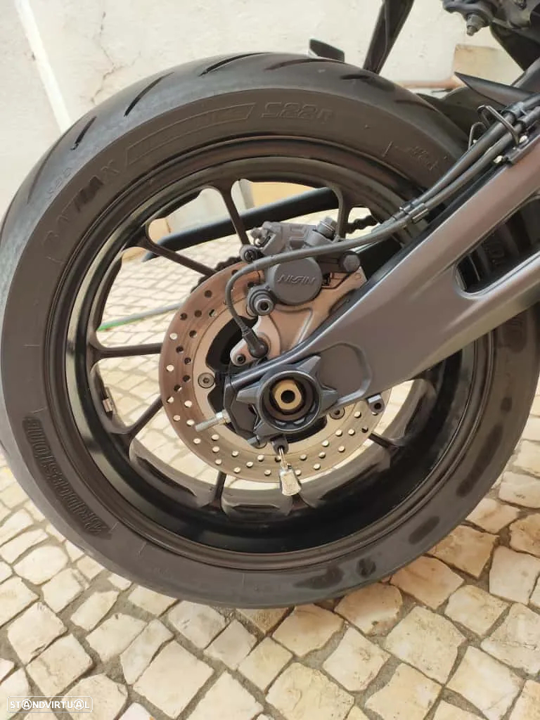 Yamaha YZF 01 - 6