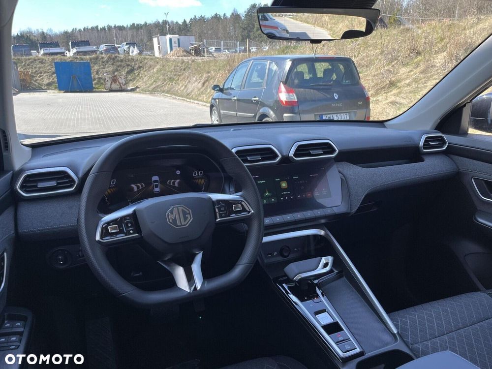 MG ZS Hybrid+ - 10