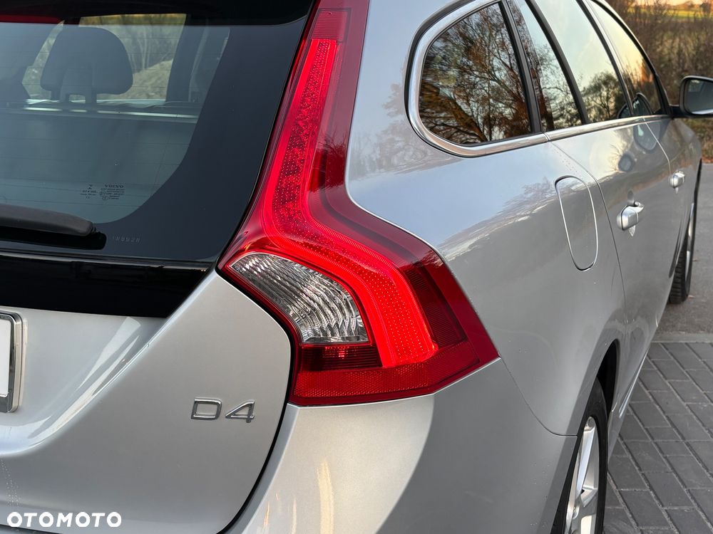 Volvo V60 D4 Geartronic Momentum - 12