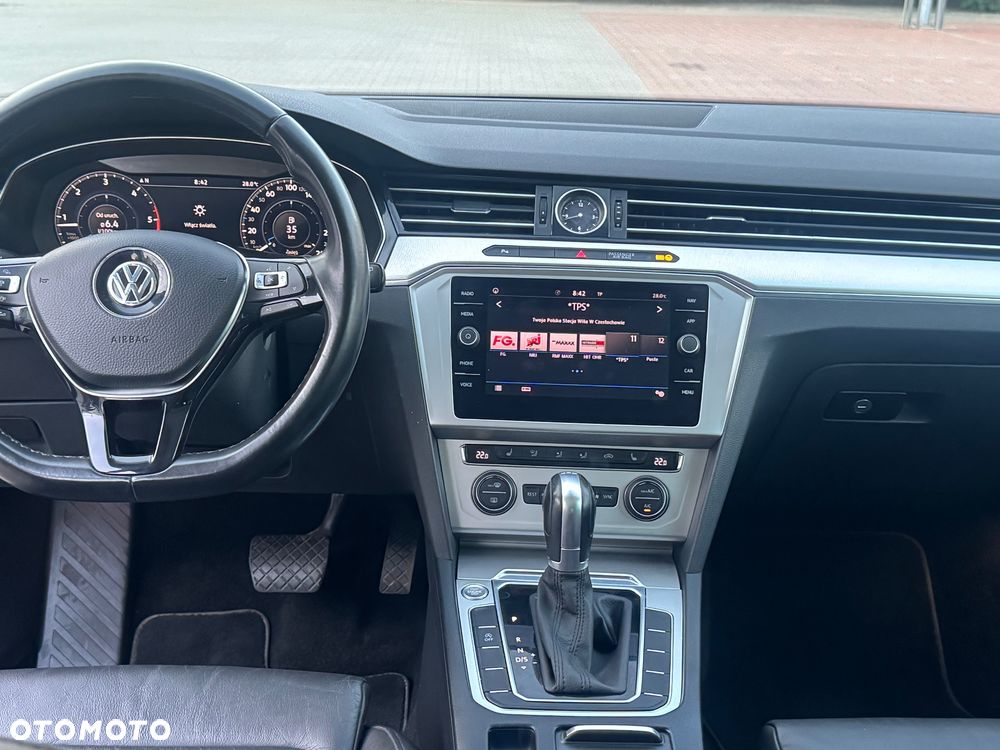 Volkswagen Passat Variant 2.0 TDI SCR DSG Highline - 29