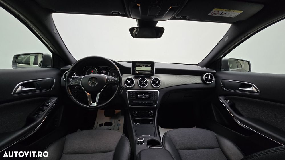 Mercedes-Benz GLA - 12