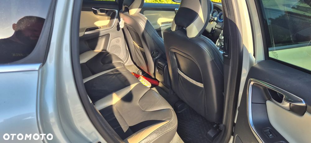 Volvo XC 60 T6 AWD Drive-E R-Design Momentum - 10