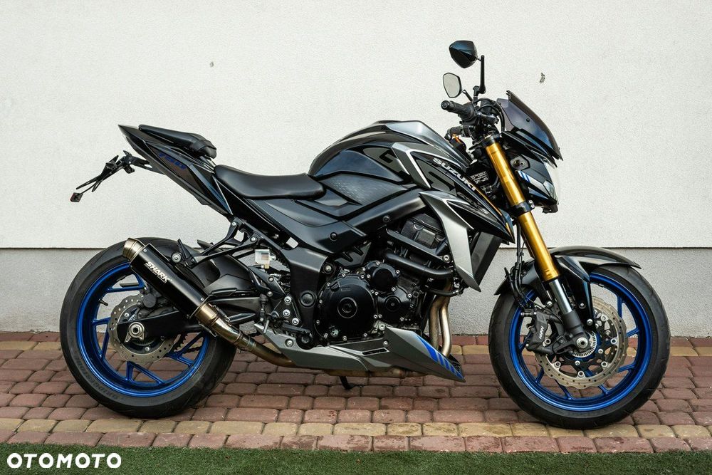 Suzuki GSX - 3