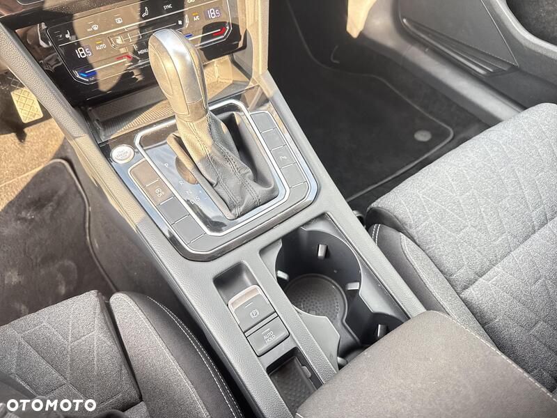 Volkswagen Passat - 14