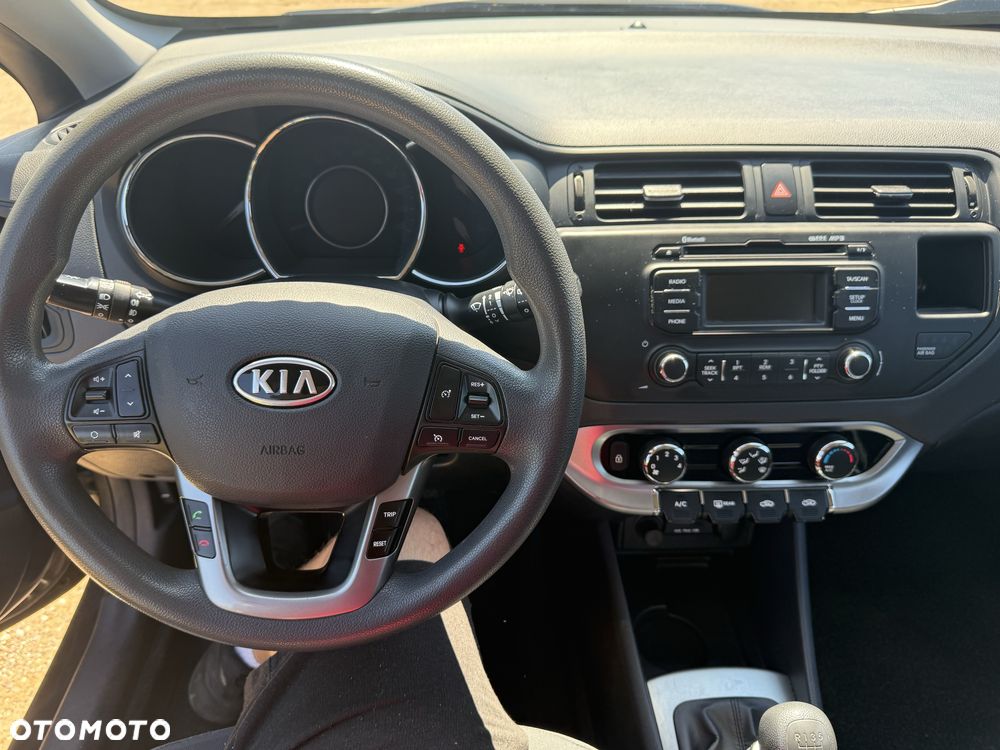Kia Rio - 8