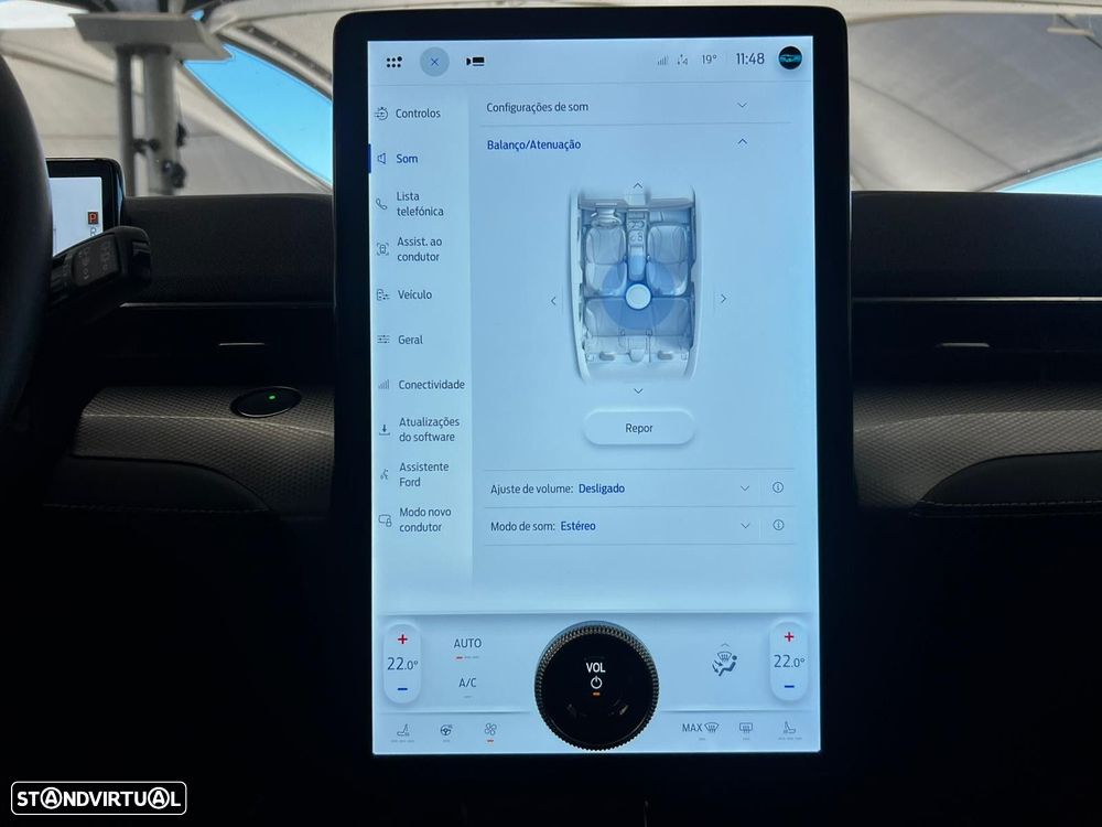 Ford Mustang Mach-E 75.7 kWh Premium AWD - 41