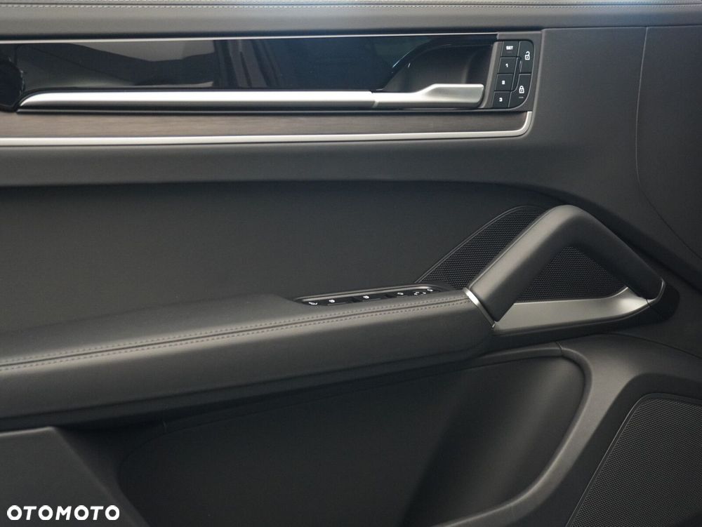 Porsche Cayenne E-Hybrid PHEV Black Edition - 22