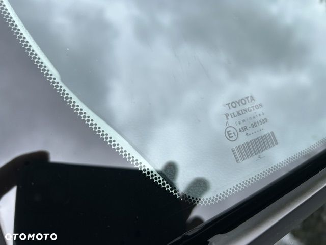 Toyota Yaris Hybrid 100 Life - 34