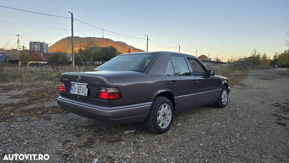 Mercedes-Benz W124 - 1