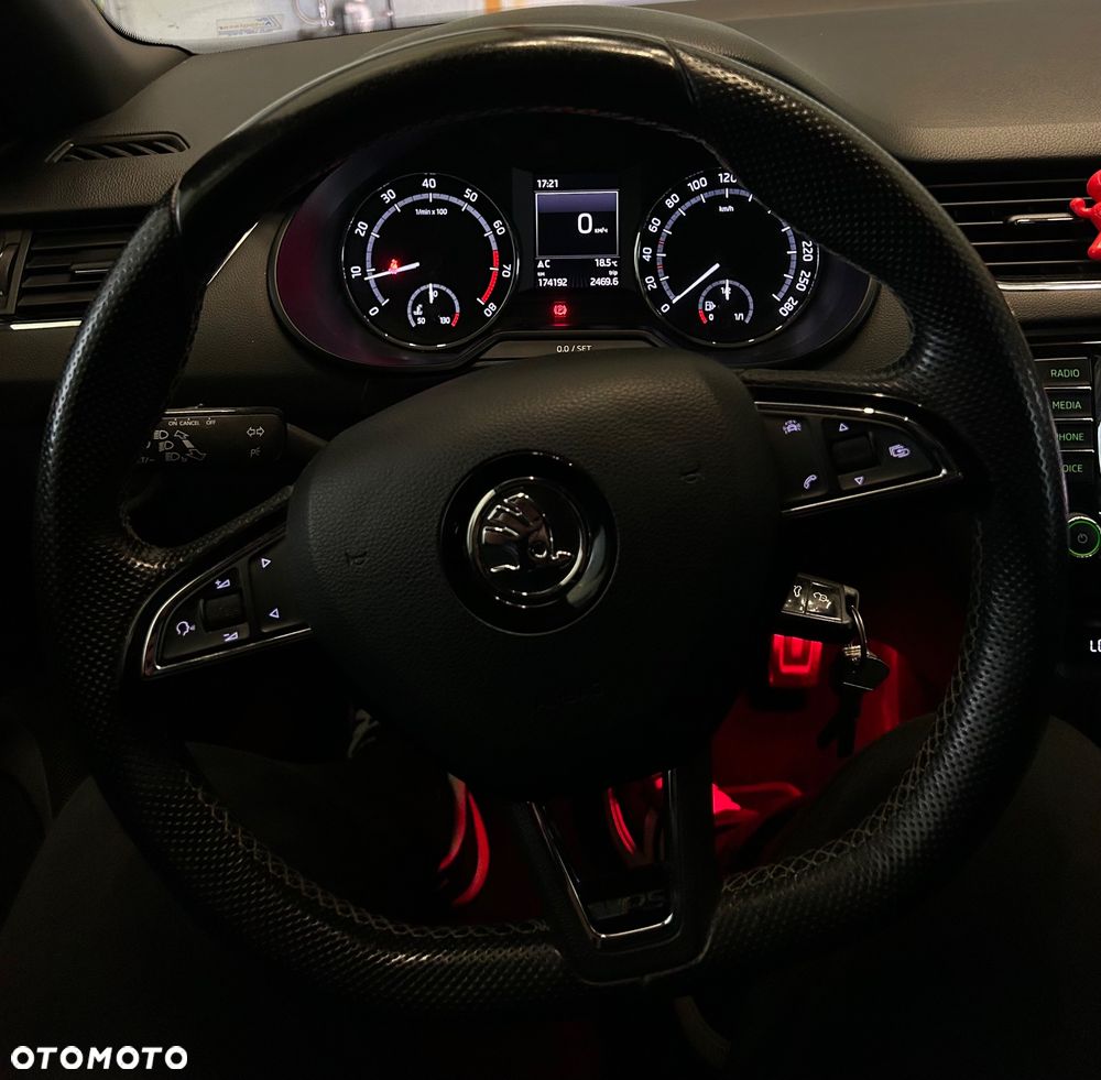 Skoda Octavia 2.0 TSI RS - 20