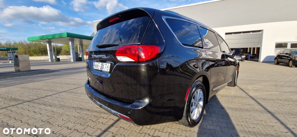 Chrysler Pacifica - 8
