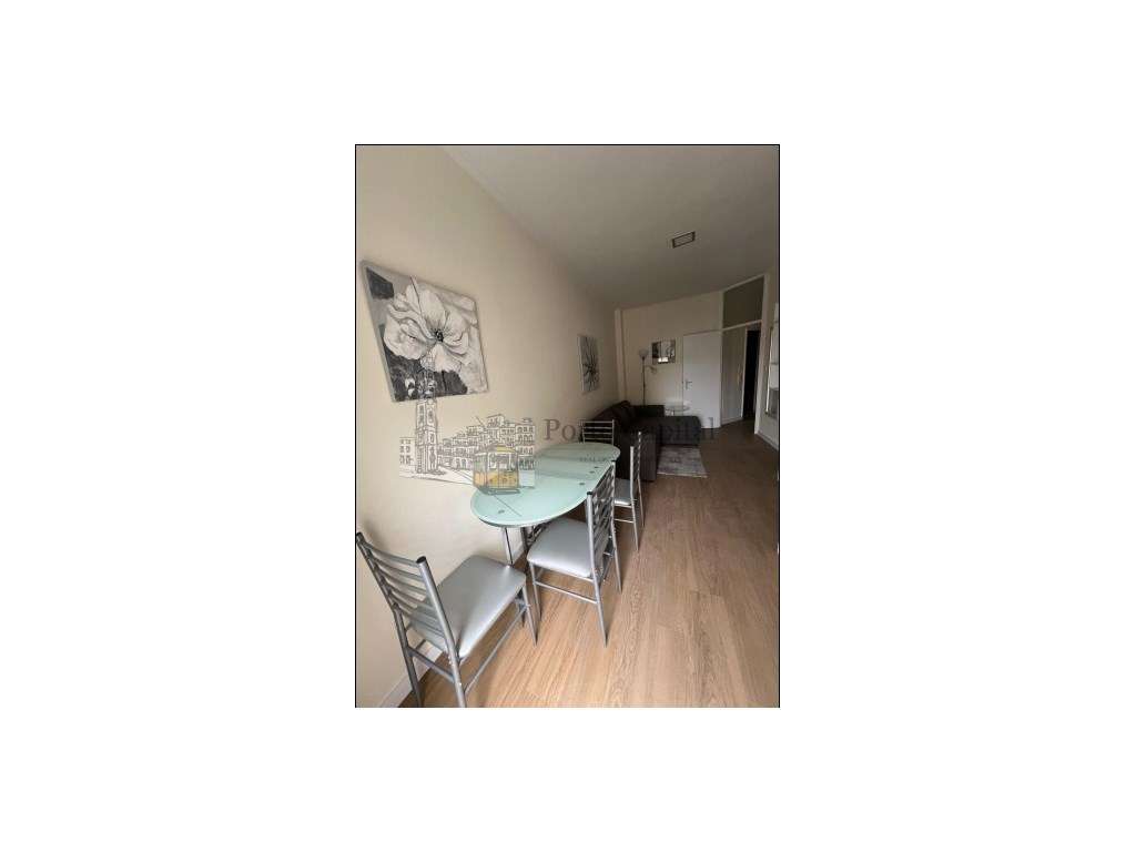 EXCELENTE APARTAMENTO T1 NO CENTRO DO PORTO JUNTO AO METRO DO MARQUES - Grande imagem: 2/27