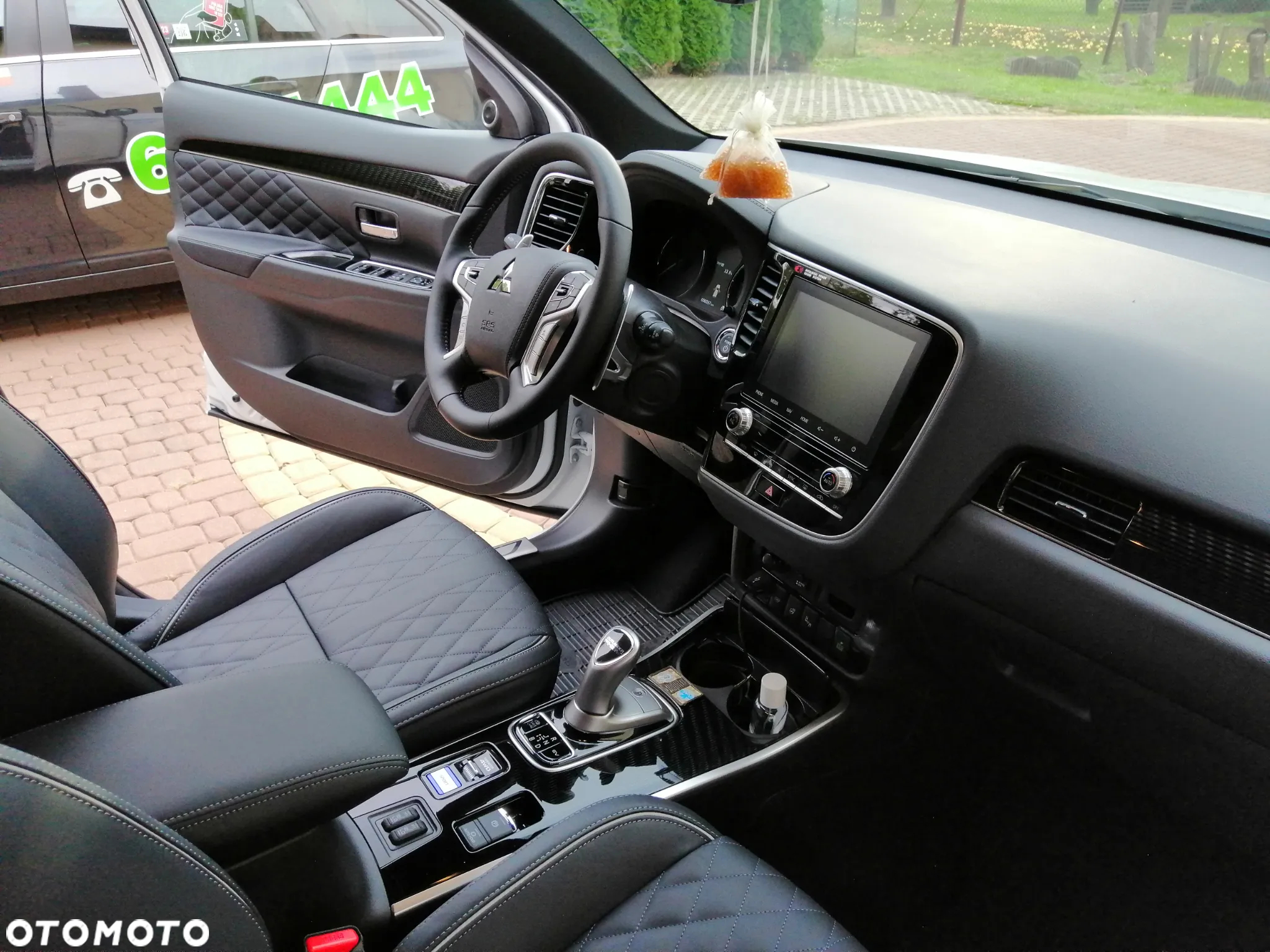 Mitsubishi Outlander PHEV Instyle + - 6