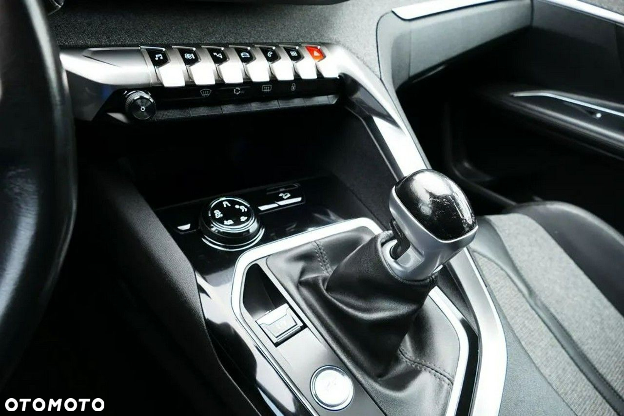 Peugeot 3008 1.2 PureTech Allure S&S - 21