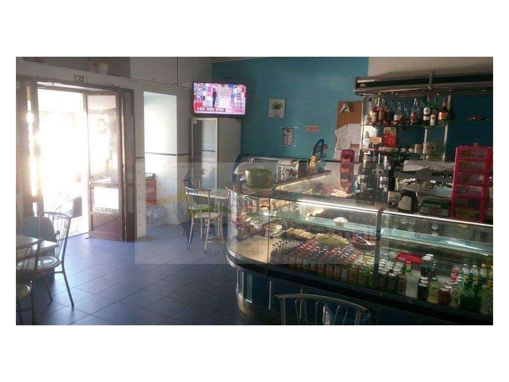 Café/ Pastelaria - junto ao Jardim Municipal de Serpa - Grande imagem: 2/5