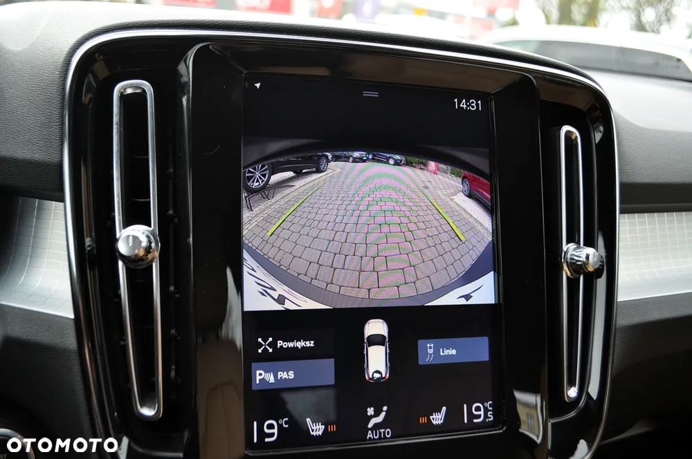 Volvo XC 40 T3 Momentum Pro - 23