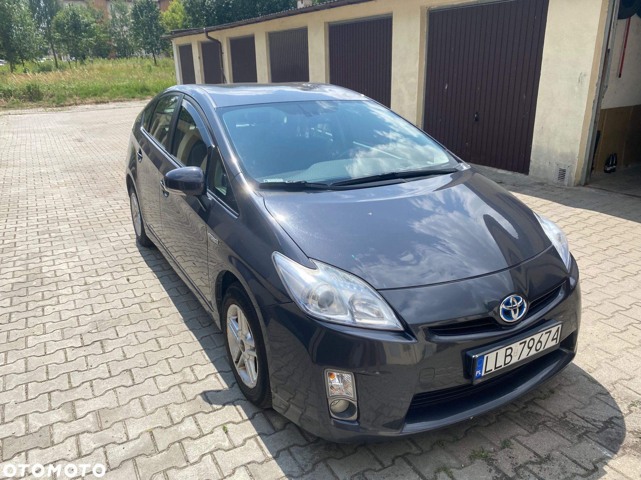 Toyota Prius (Hybrid) - 1
