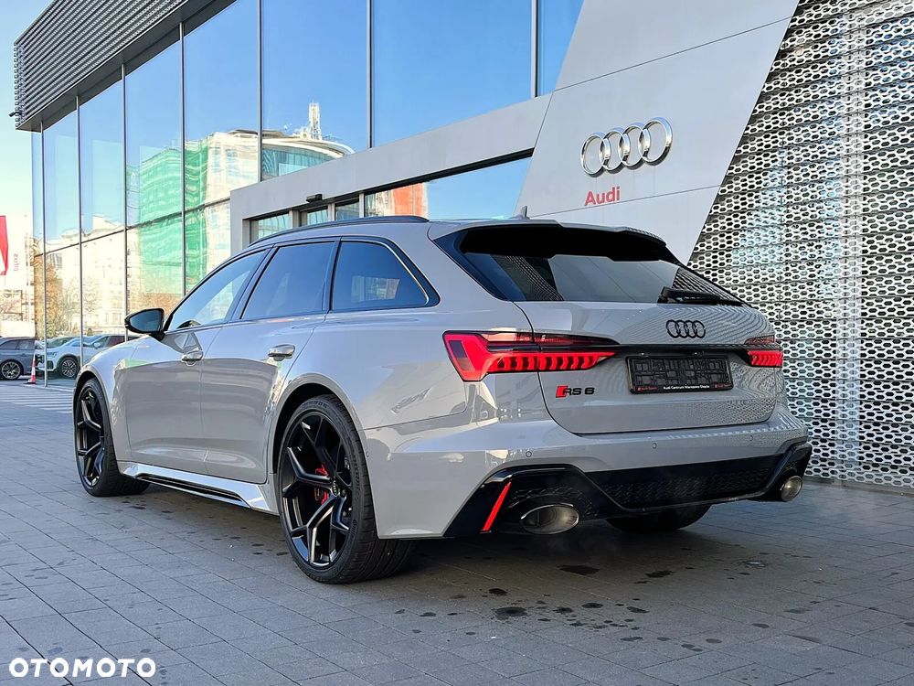 Audi RS6 Avant - 16