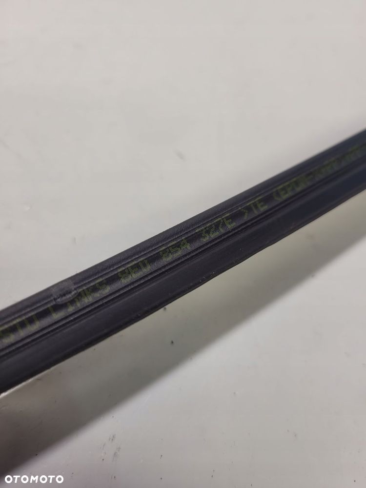 LISTWA ZGARNIAJĄCA SZYBY LEWA AUDI A4 B7 8E0854327 - 5